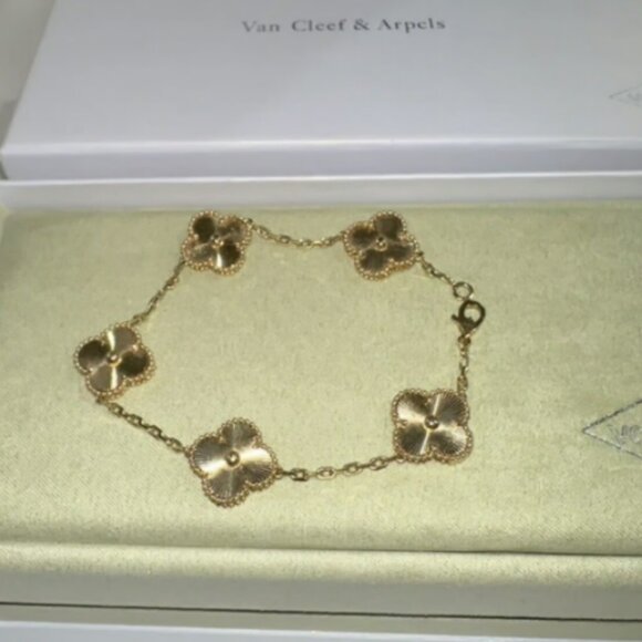 Ｖ Ｃ&Ａ Bracelet - Picture 1 of 4